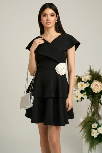 Rochie Moze scurta neagra cu volanase si detaliu floral