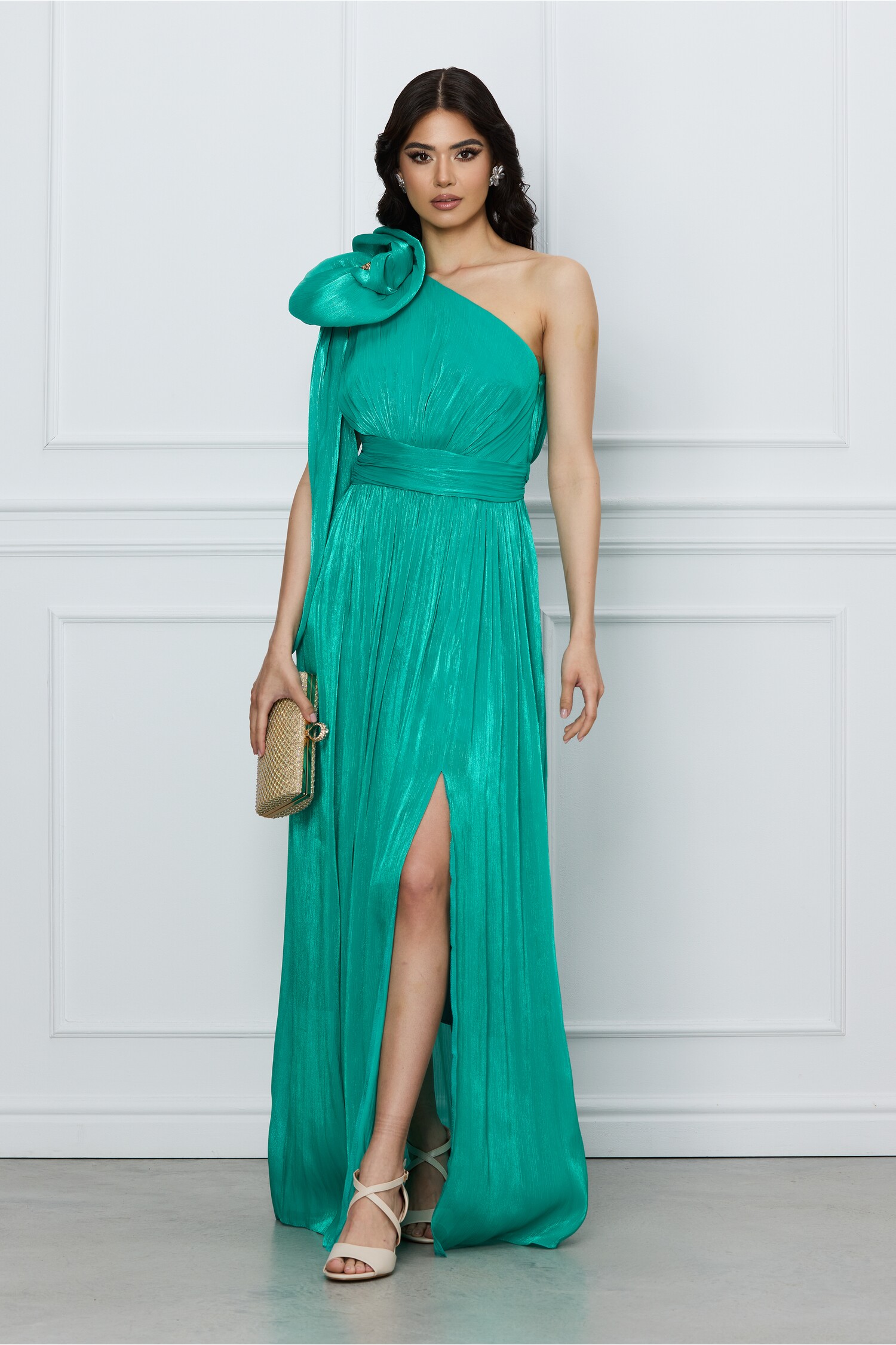 Rochie Moze verde lunga cu floare maxi pe un umar