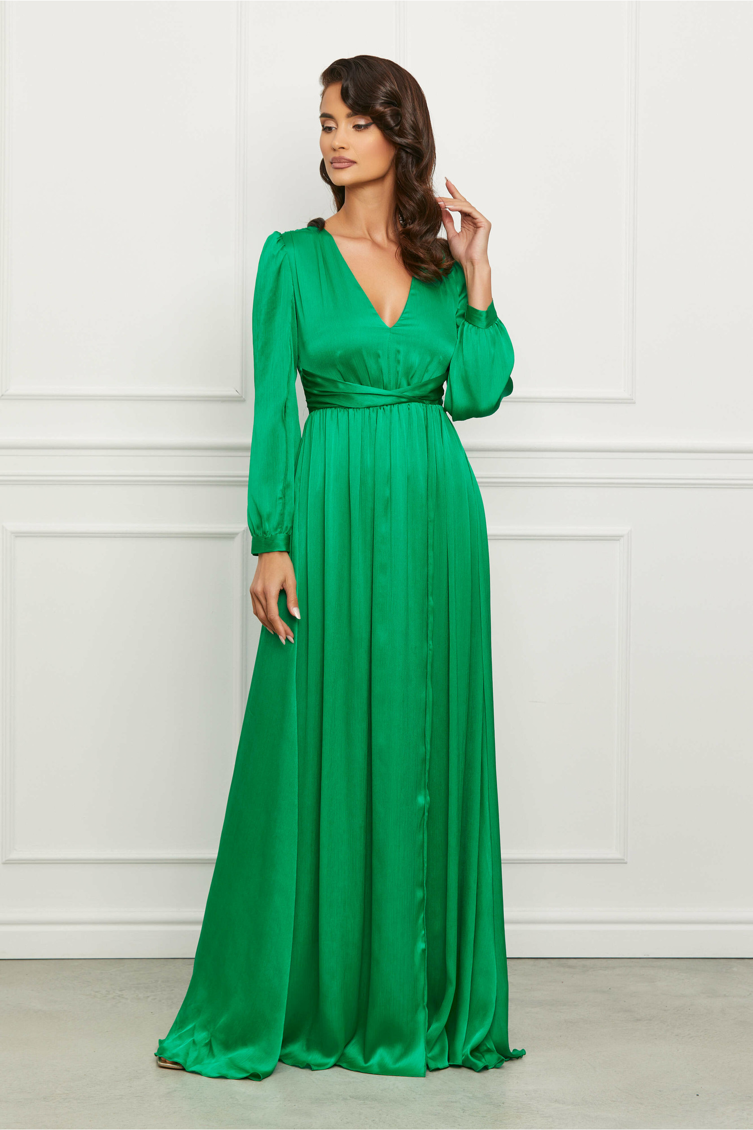 Rochie verde lunga cu maneci decupate - Rochii-Dama.ro