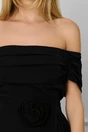 Rochie neagra lunga cu trandafir in talie
