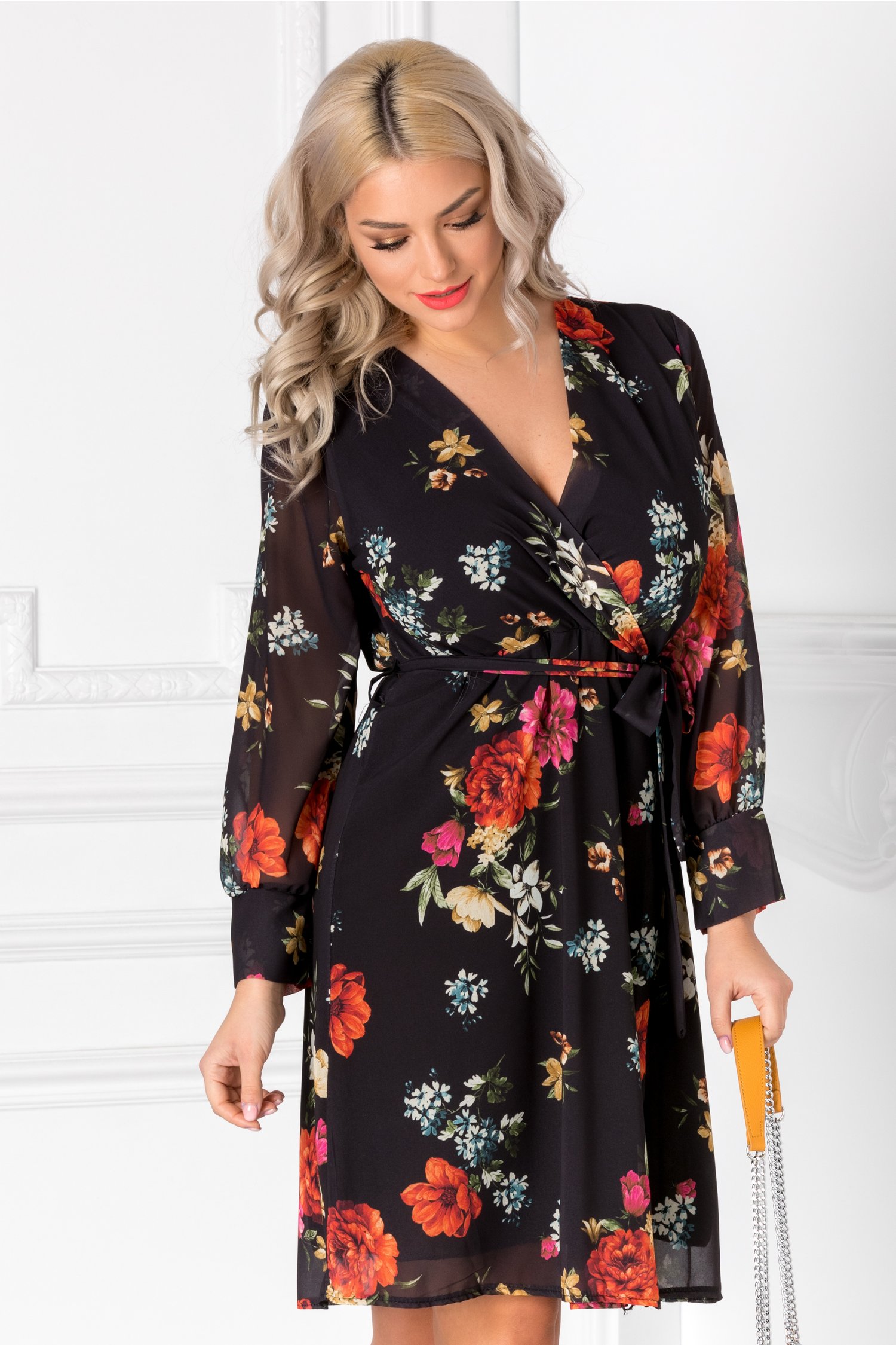 Rochie Niky neagra petrecuta cu imprimeu floral