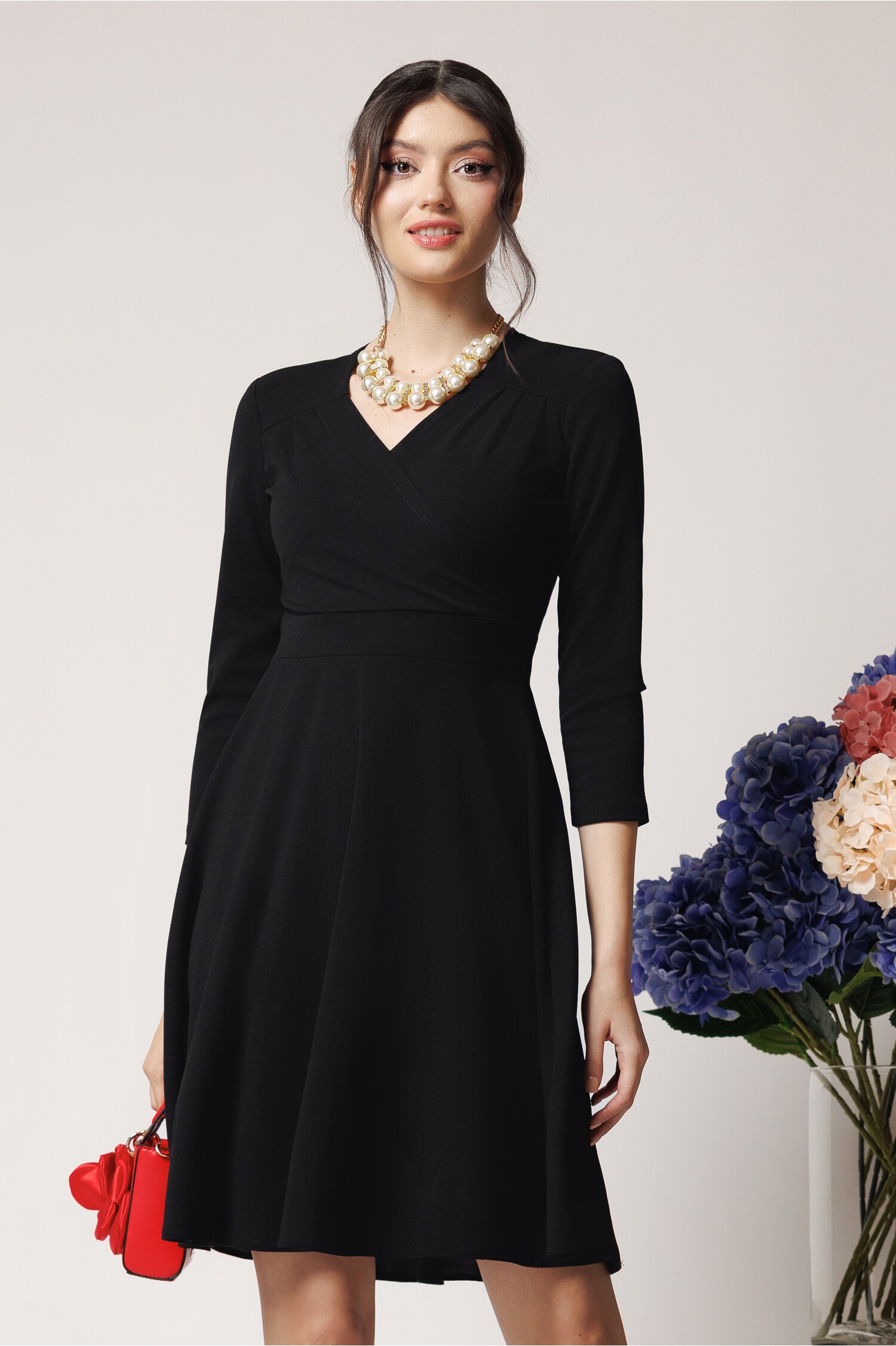 Rochie office din crep negra cu bust petrecut