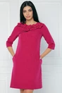Rochie office din stofa fucsia accesorizata cu floricele la bust