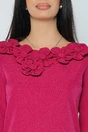 Rochie office din stofa fucsia accesorizata cu floricele la bust