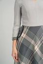 Rochie office din stofa gri cu carouri pe fusta