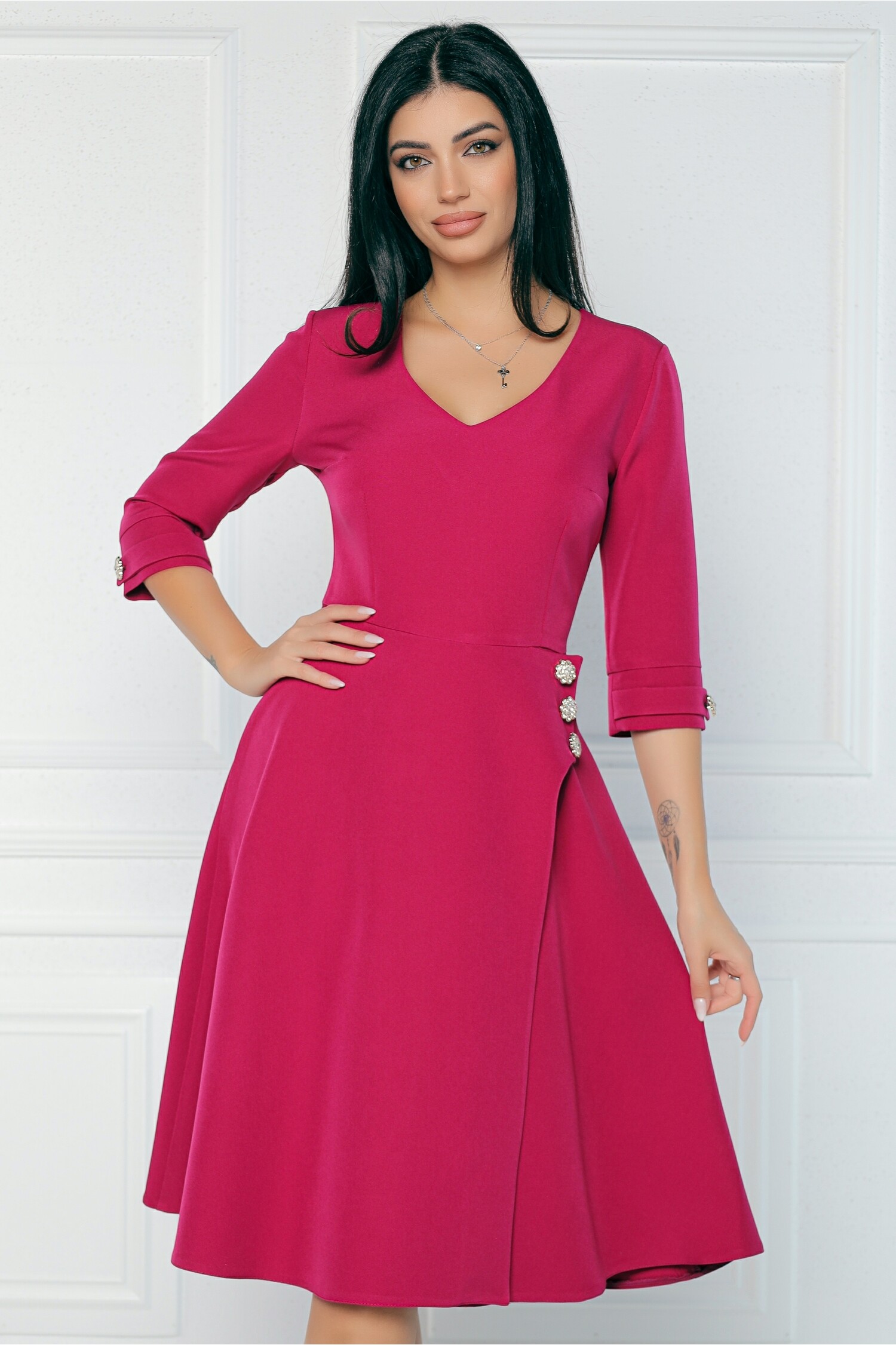 Rochie office din stofa magenta cu nasturi in talie