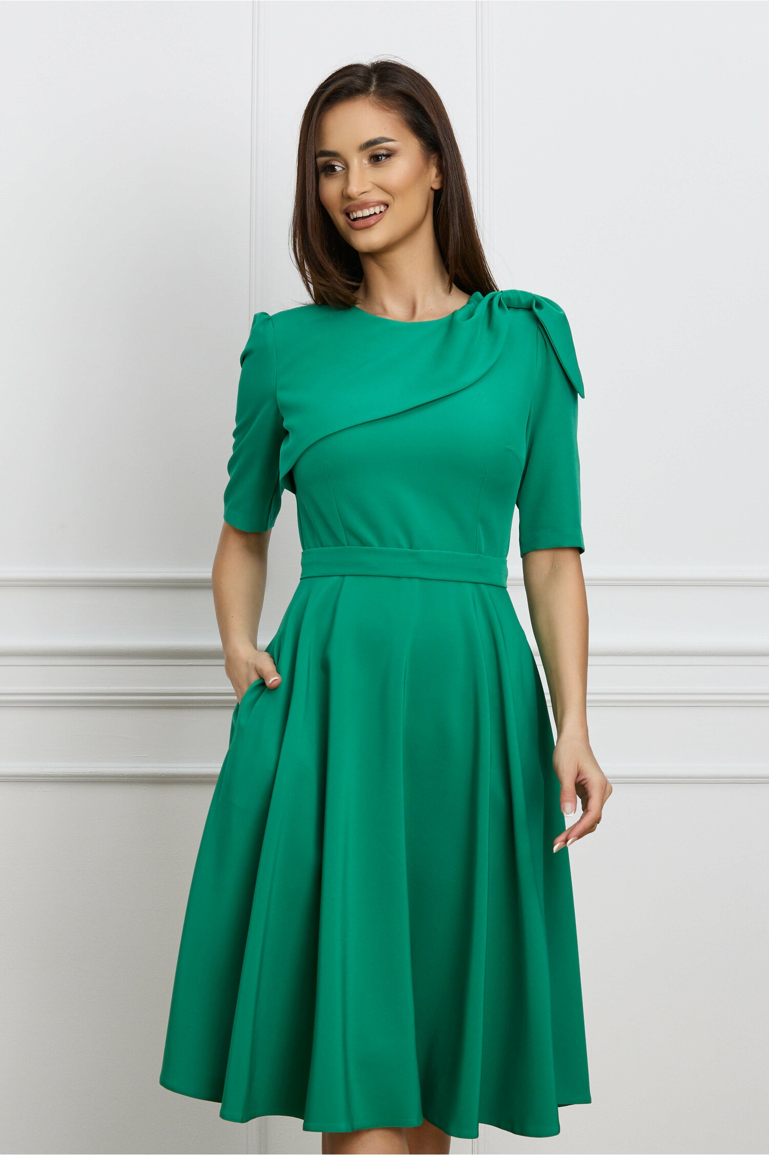 Rochie office din stofa verde cu funda pe umar