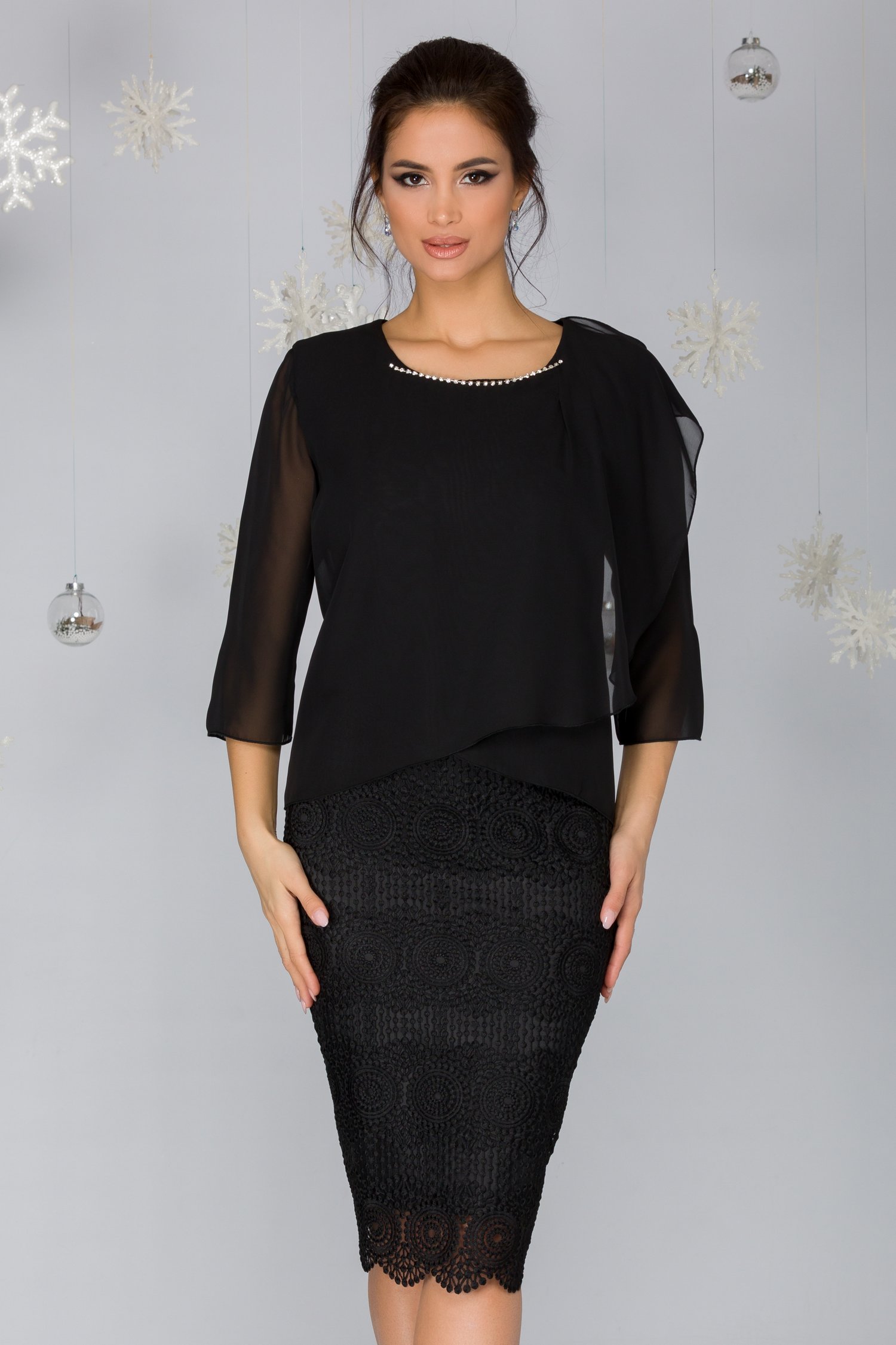 Rochie olivia neagra petrecuta la bust cu decolteu accesorizat