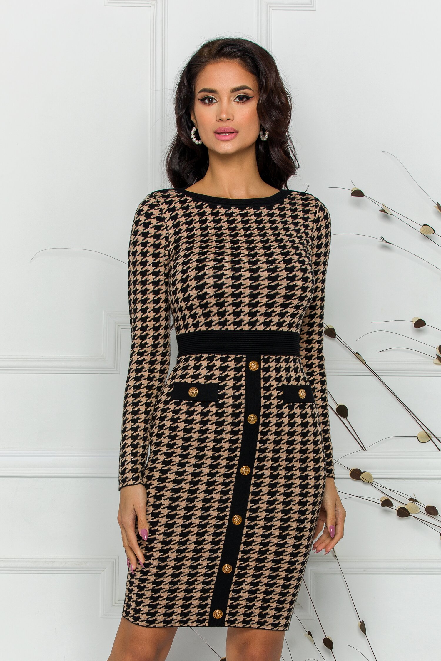 Rochie Reya tricotata beige cu imprimeu picior de cocos si nasturi aurii