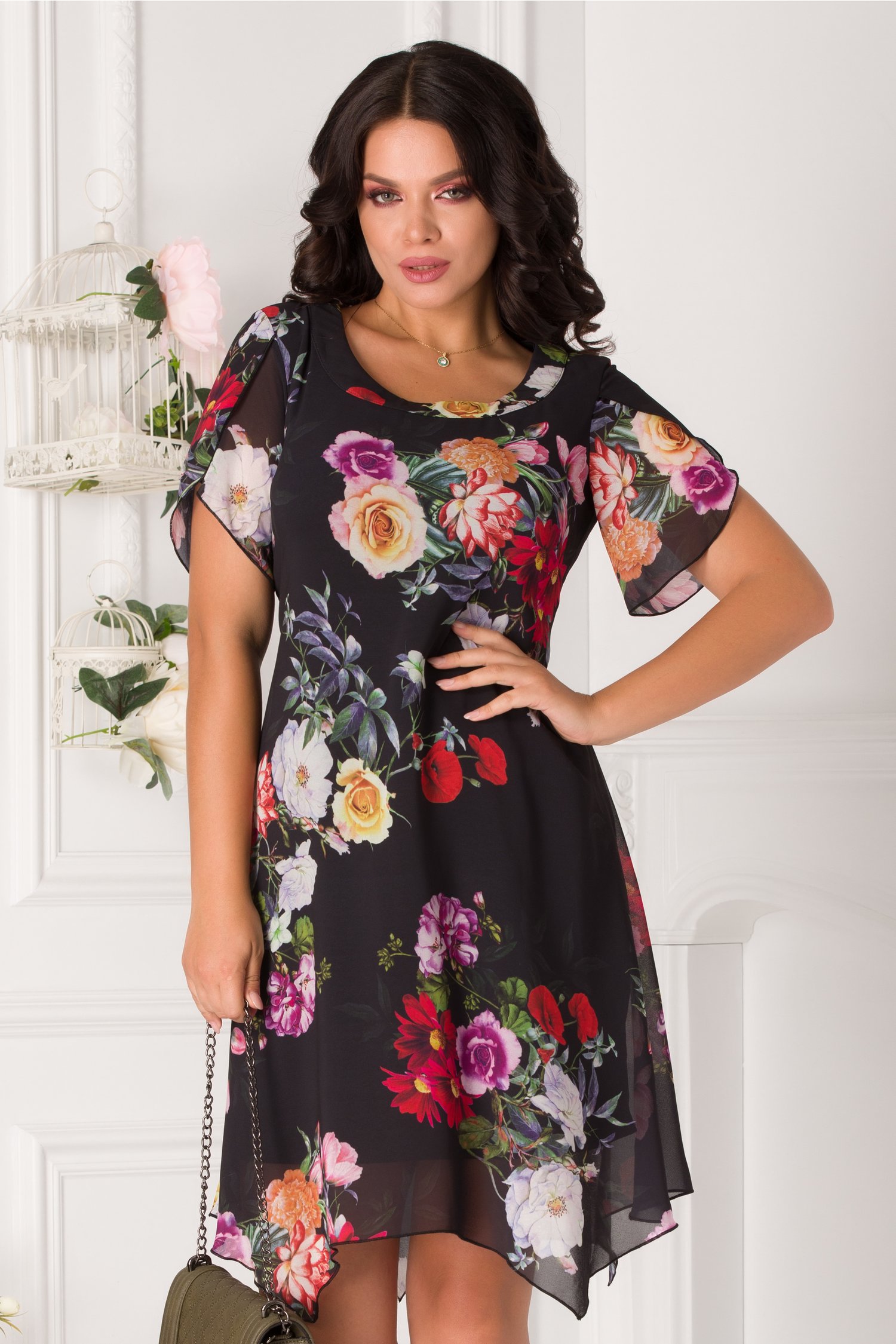 Rochie Romina neagra cu imprimeu floral colorat