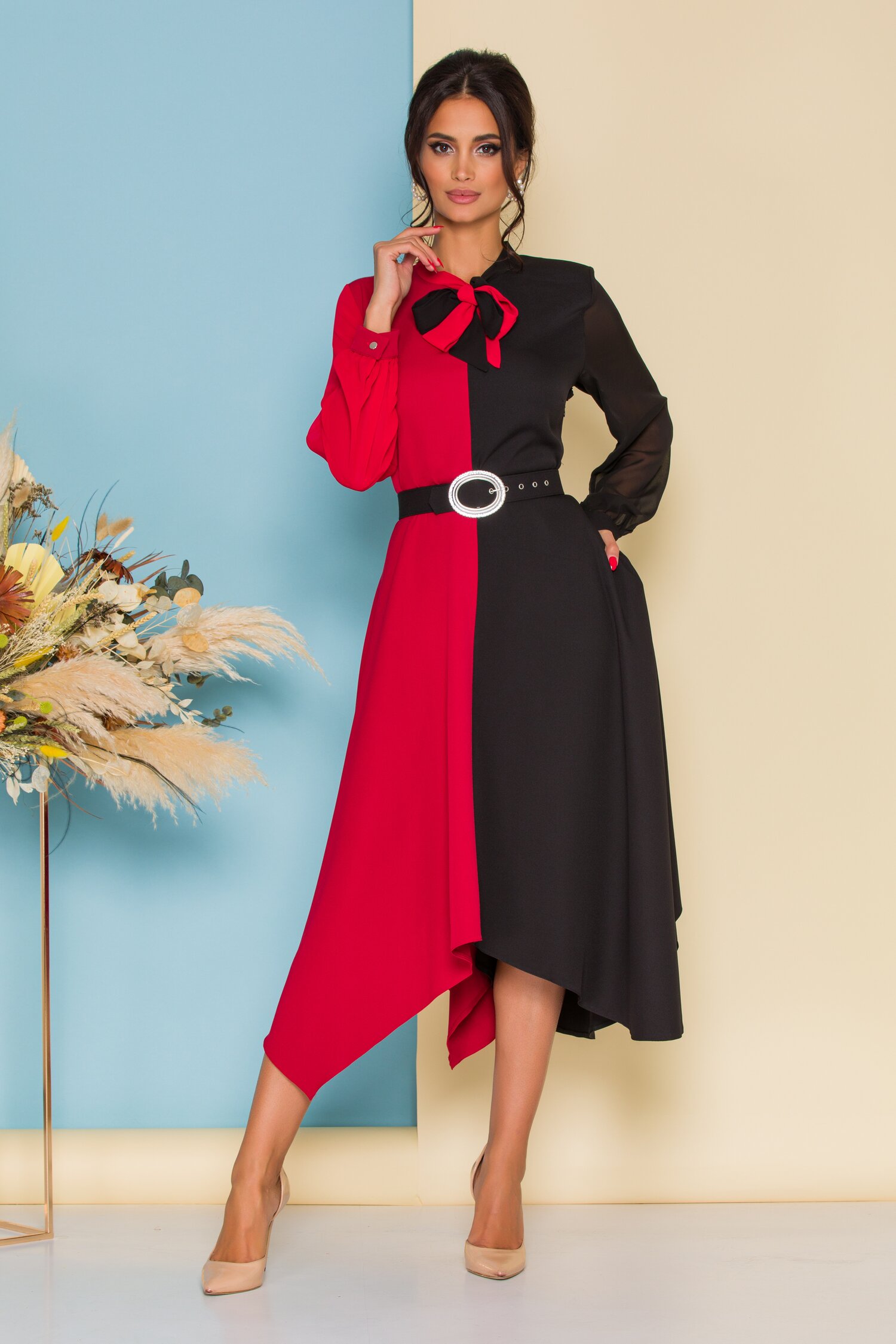 Rochie rosu cu negru si curea in talie