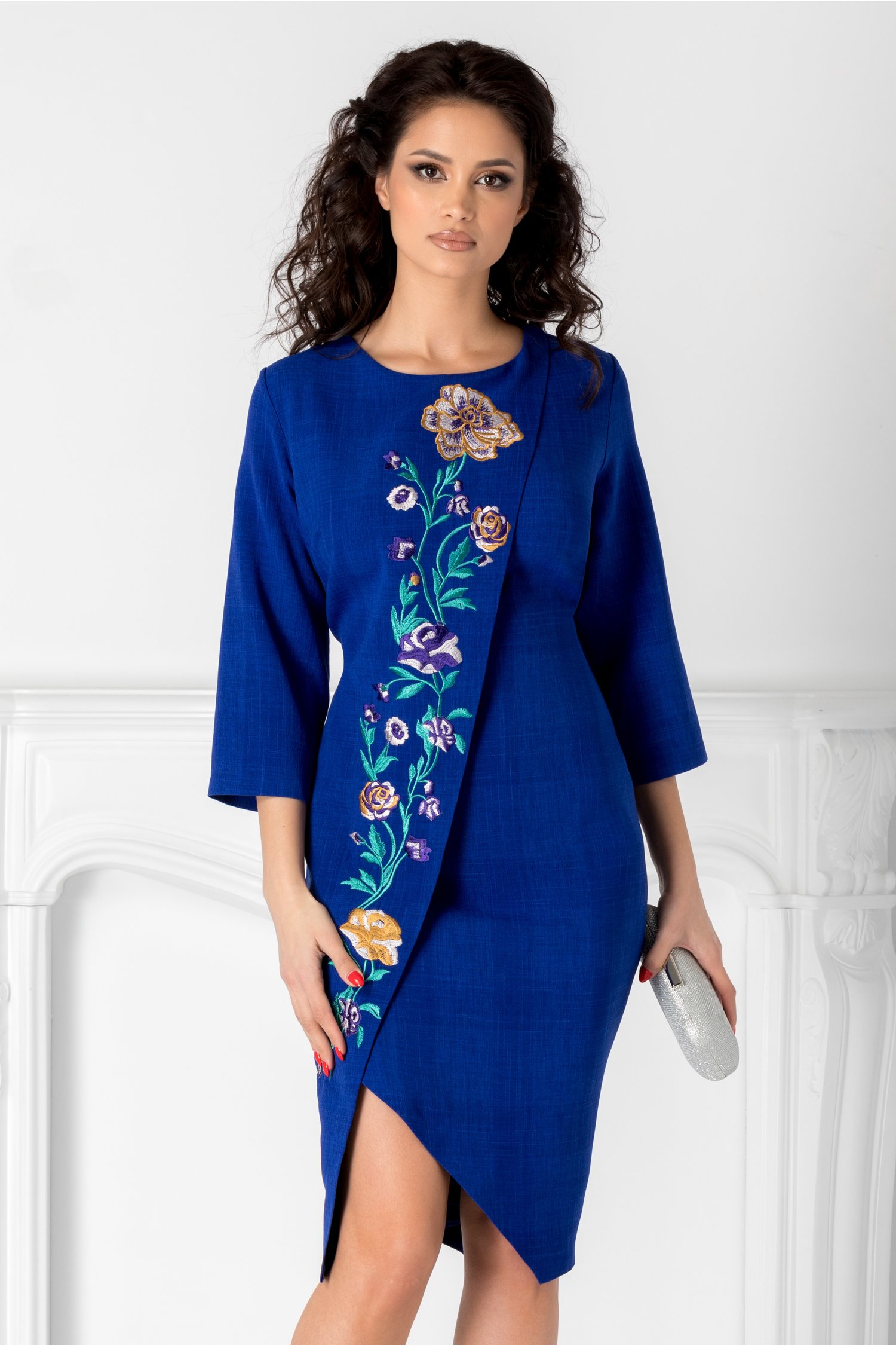 Rochie Ryna albastra petrecuta cu broderie