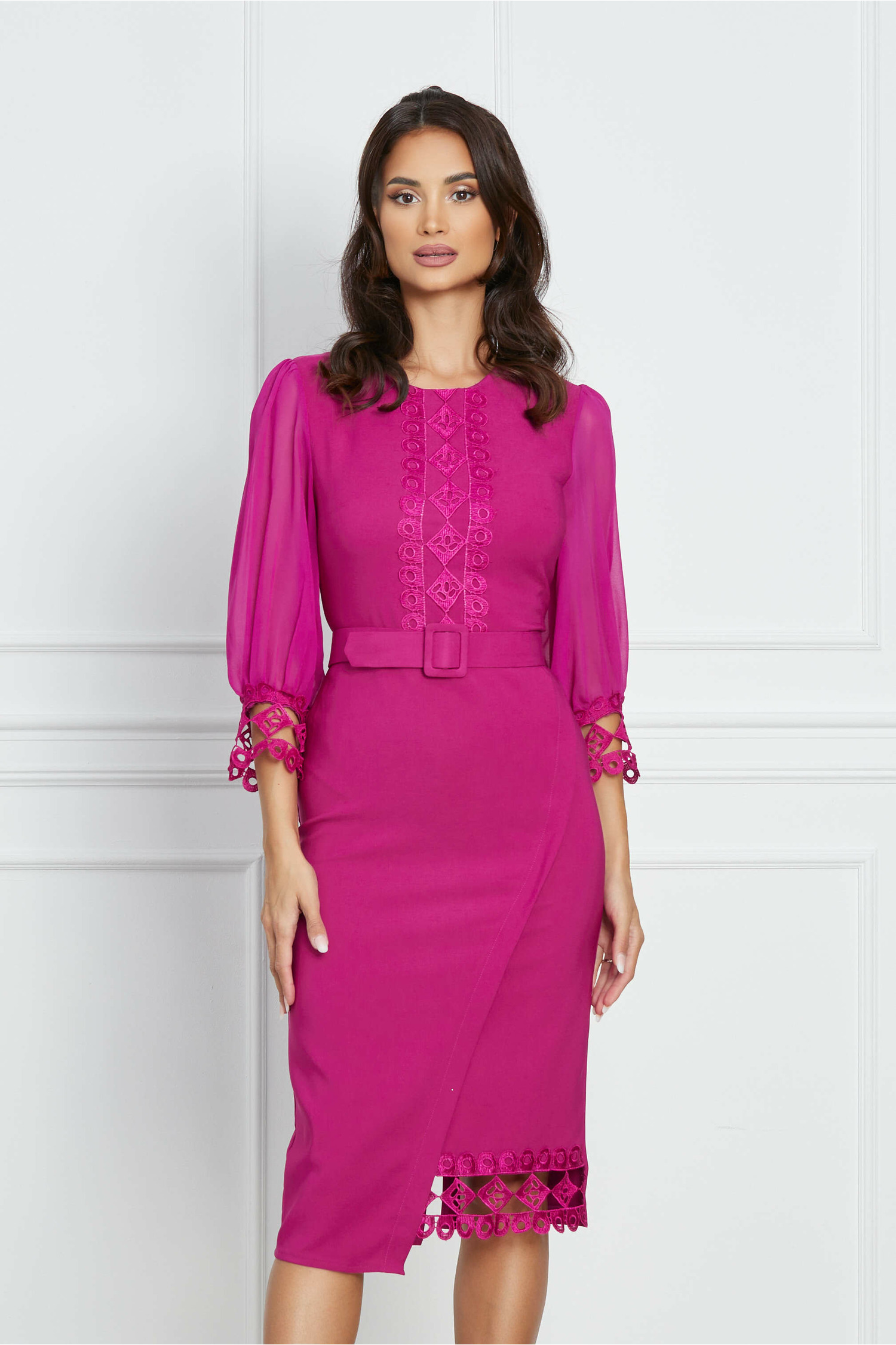 Rochie magenta cu broderie si curea in talie - Rochii-Dama.ro