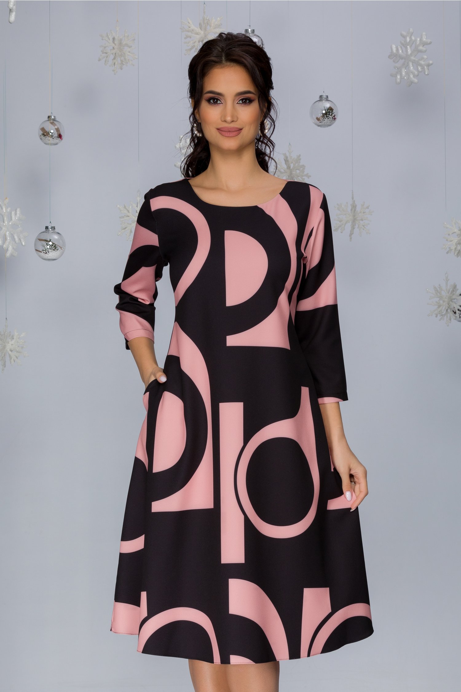 Rochie samira neagra cu imprimeuri geometrice roz