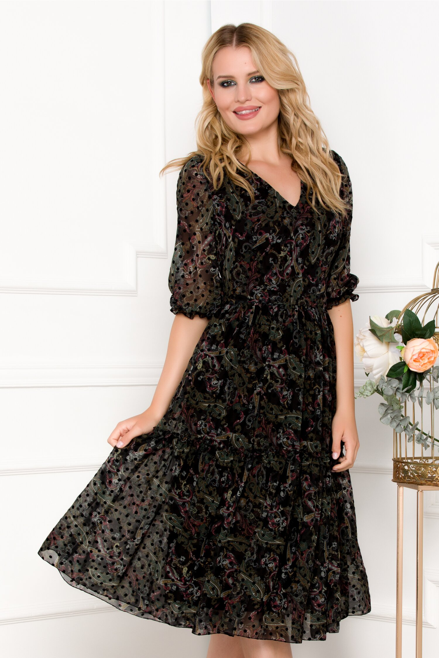 Rochie Sara cu imprimeu kaki si buline catifelate