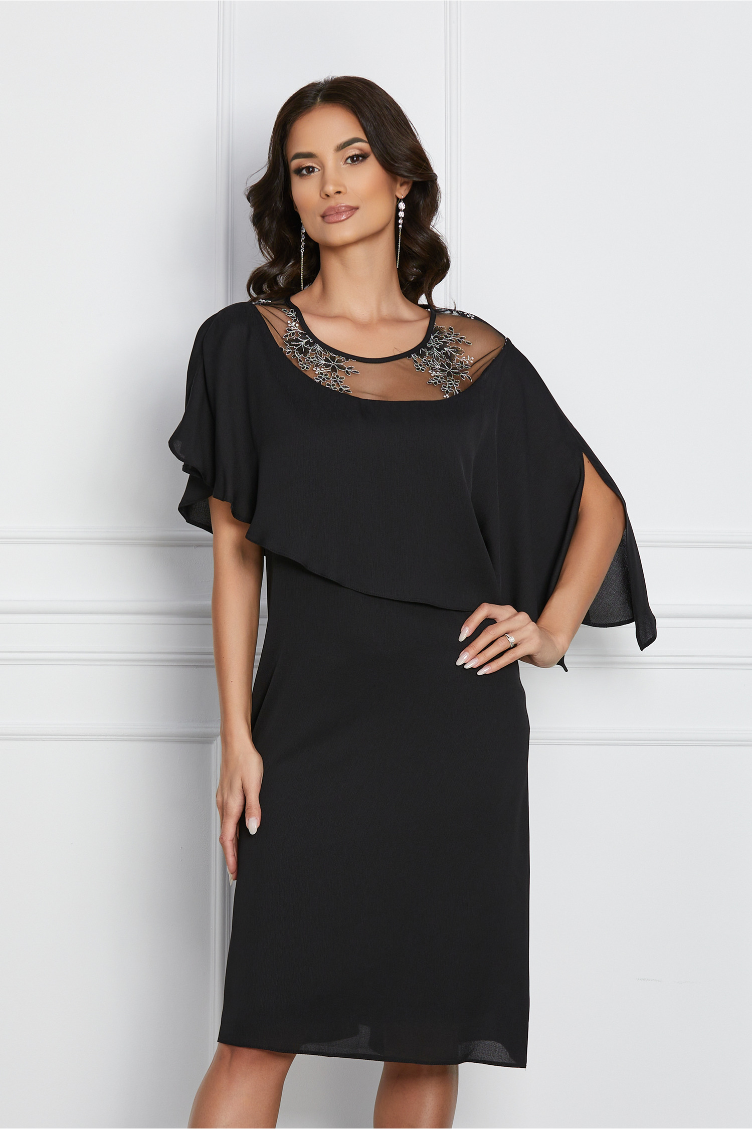 Rochie neagra cu volan si broderie florala pe bust - Rochii-Dama.ro