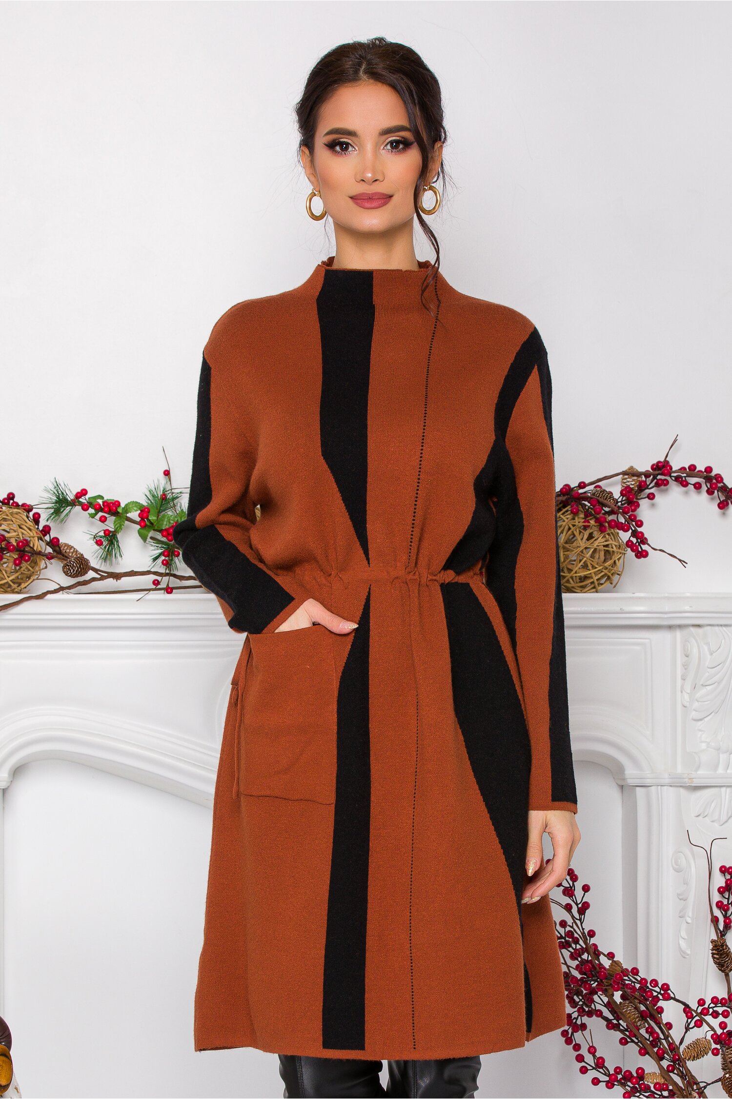 Rochie Sava caramiziu si negru cu snur reglabil in talie si buzunar maxi