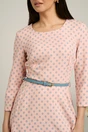 Rochie scurta roz cu buline gri si curea in talie