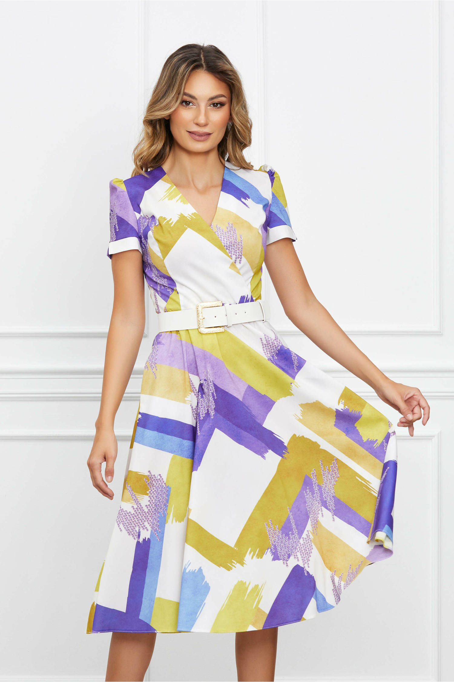 Rochie Sorina ivory cu imprimeu mov si curea in talie