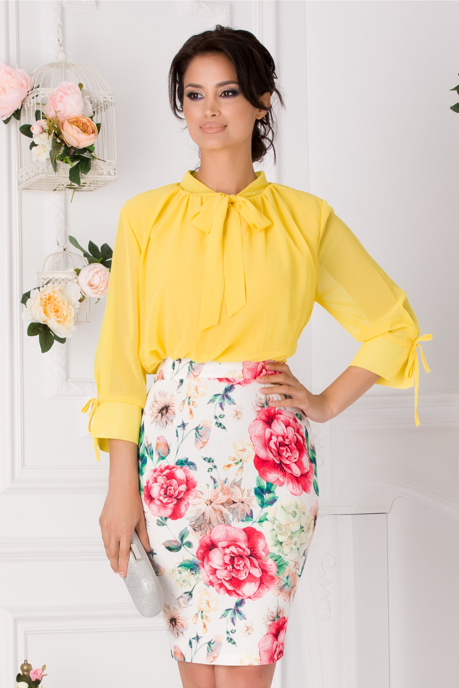 Rochie tabi galben si alb cu imprimeu floral colorat