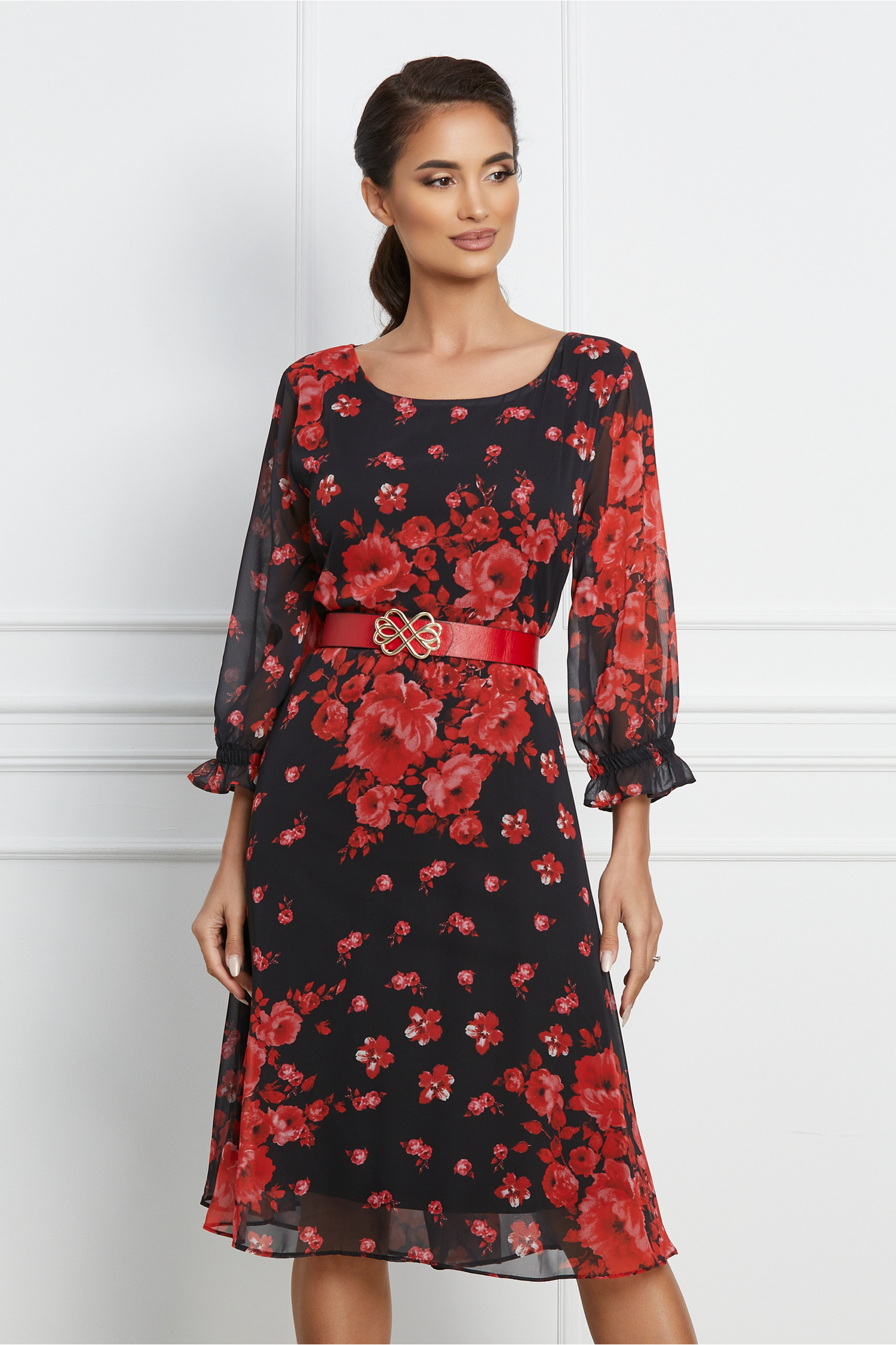 Rochie din voal neagra cu imprimeuri florale rosii si curea in talie