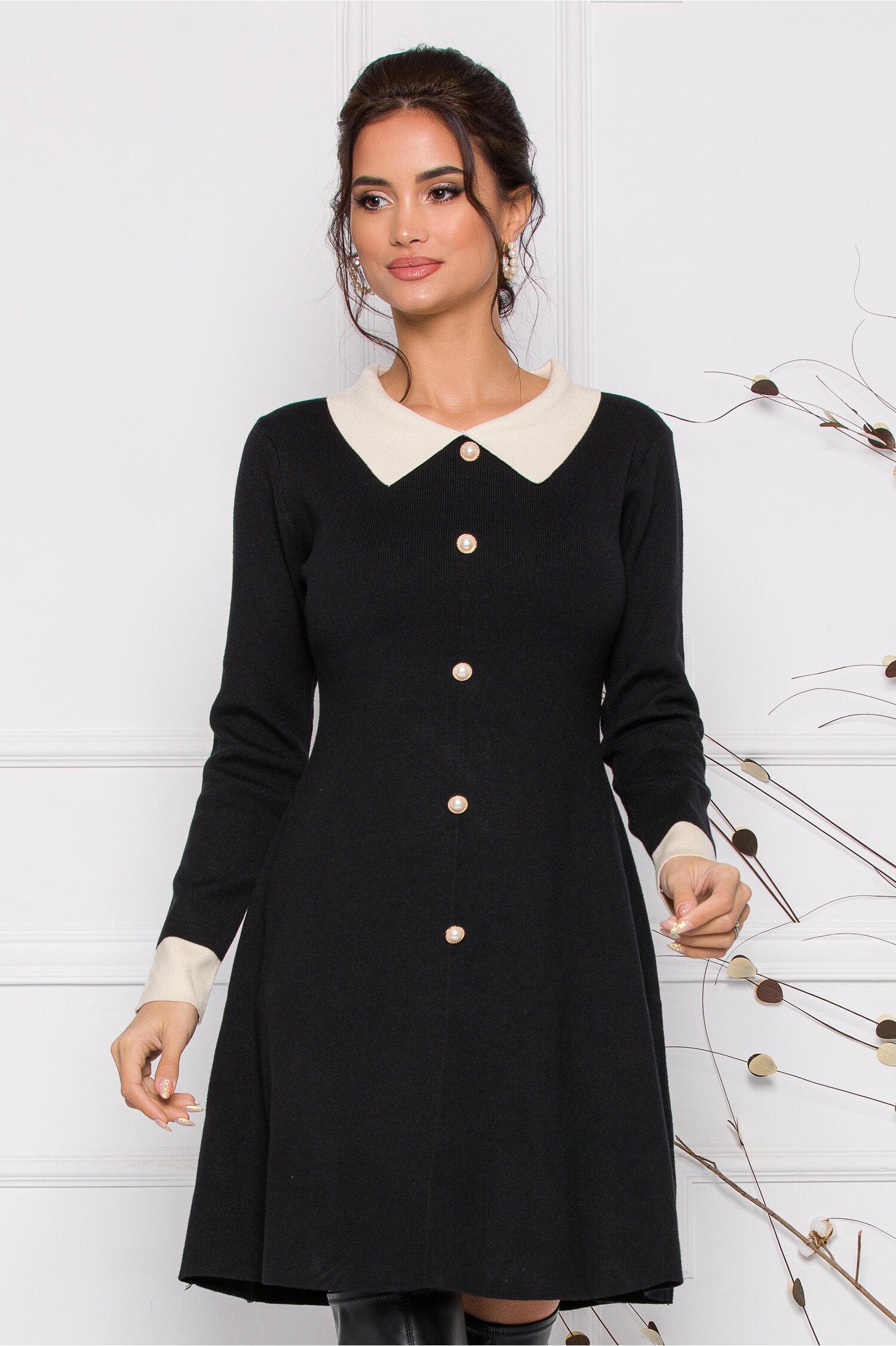 Rochie Tara neagra cu guler si nasturi la bust