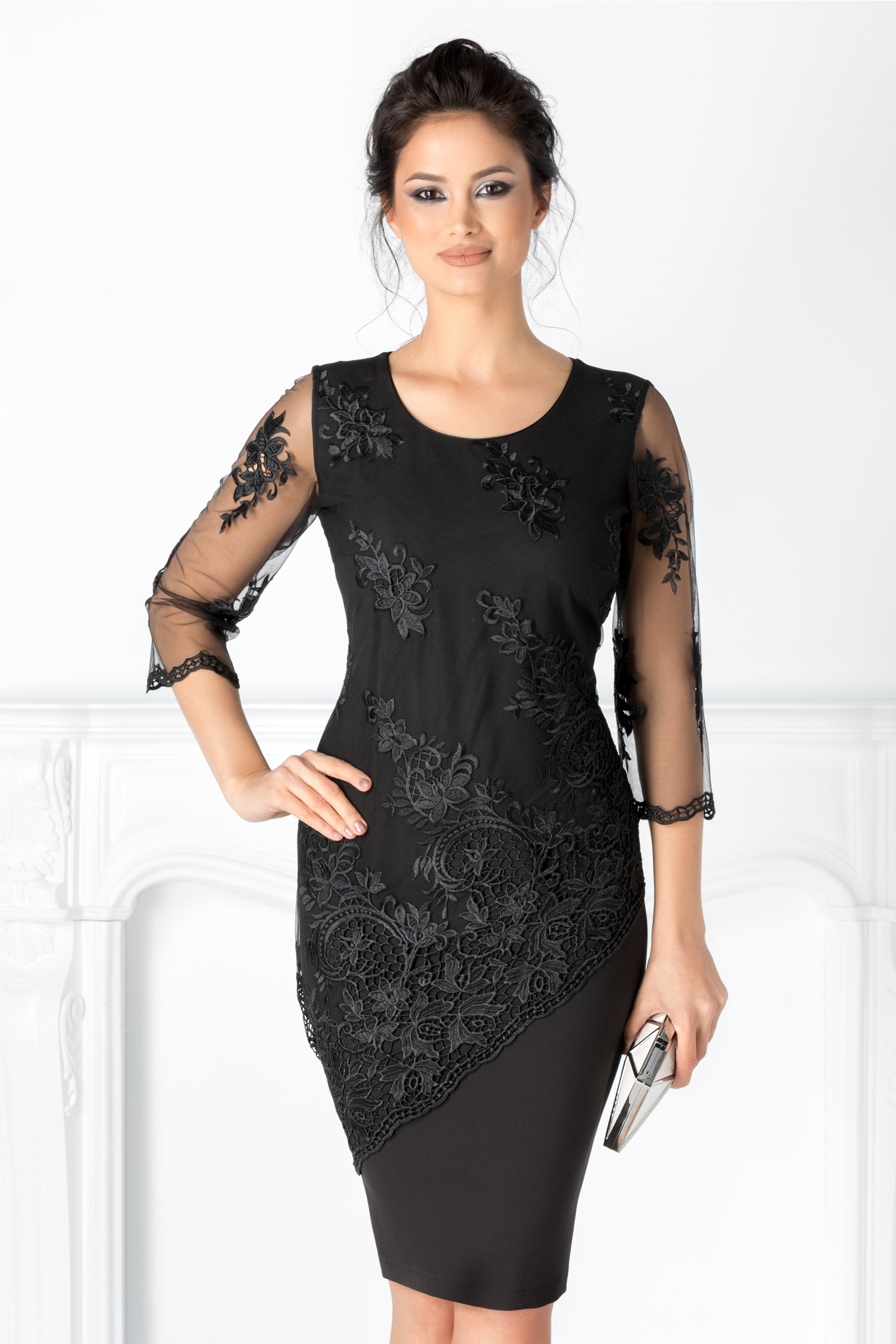 Rochie Valerie neagra cu broderie pe fata si la maneci