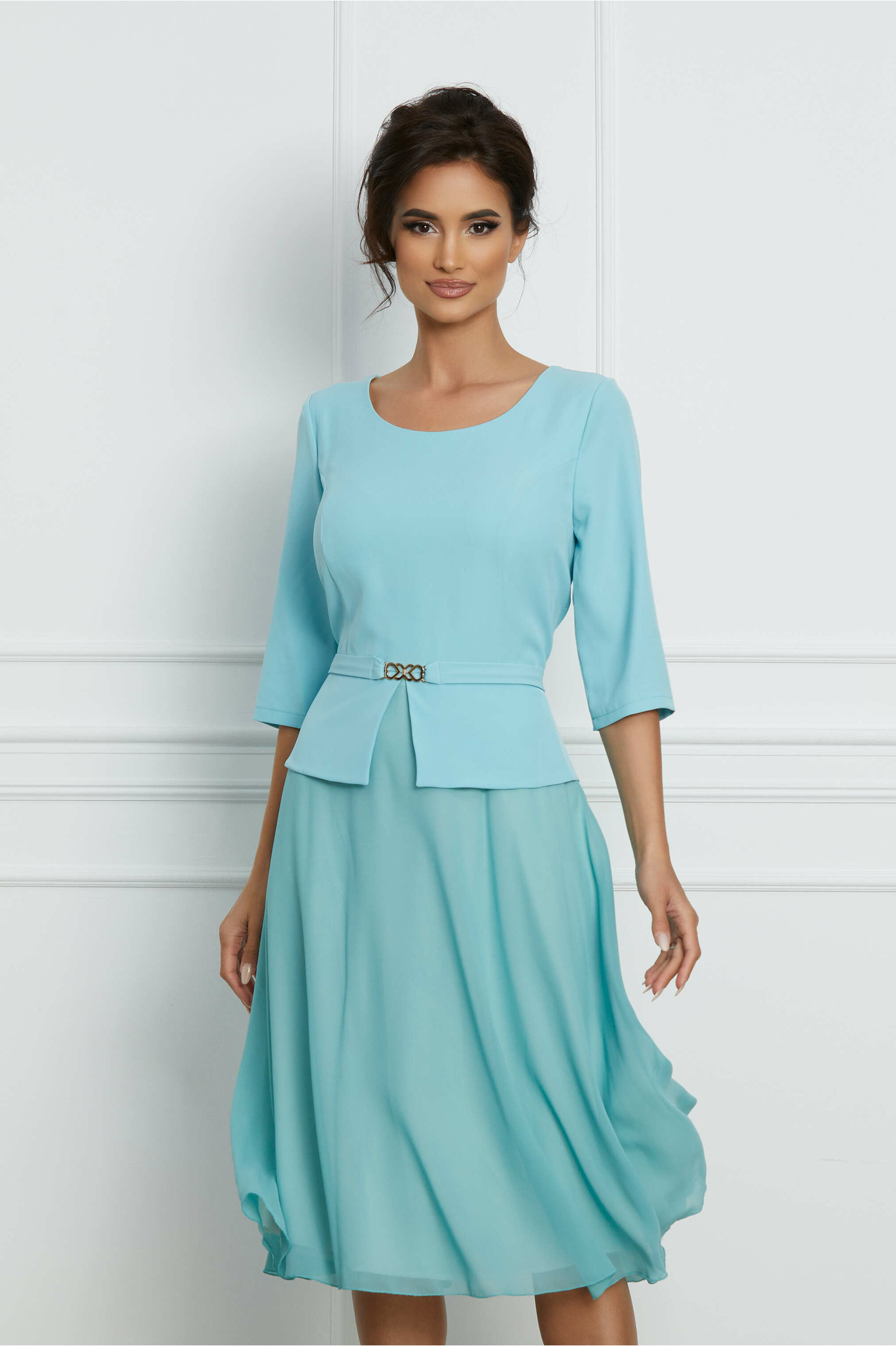 Rochie office bleu cu peplum si accesoriu metalic in talie