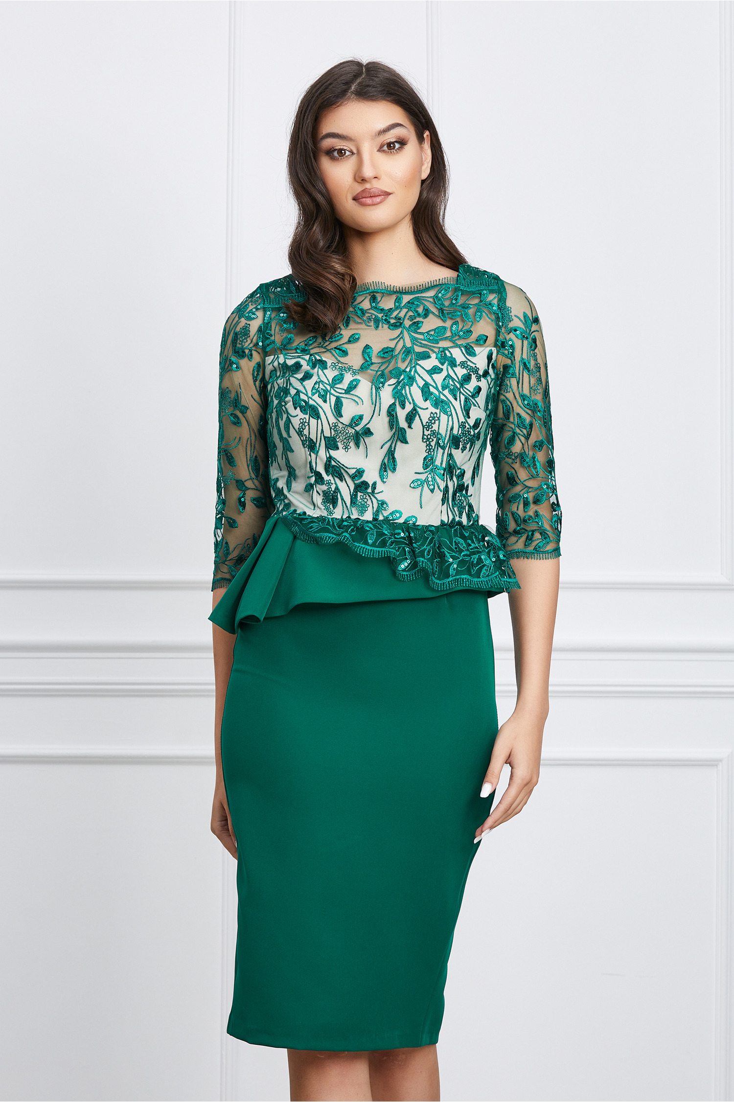 Rochie eleganta din stofa verde cu broderie la bust