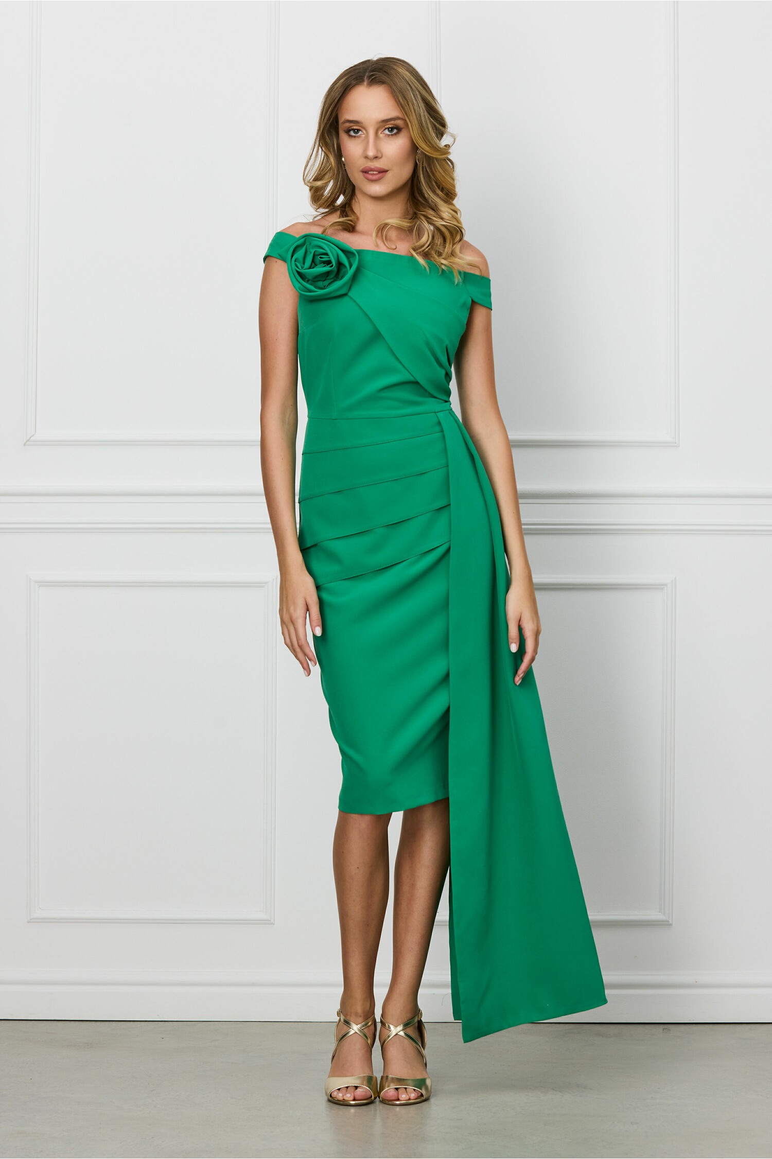 Rochie verde cu peplum in talie