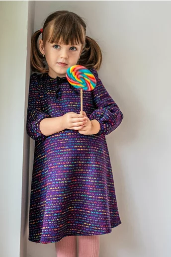 Rochita pentru fetite Dy Fashion din tricot mov cu picatele colorate