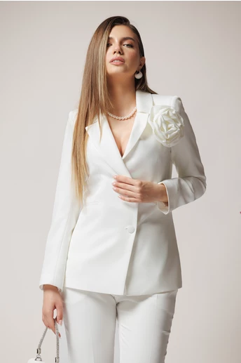 Sacou Moze office din stofa alba cu floare maxi detasabila