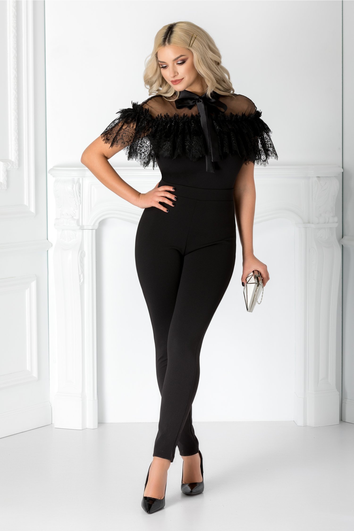 Salopeta Betty neagra cu dantela la bust