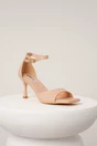 Sandale elegante din piele ecologica bej cu toc subtire