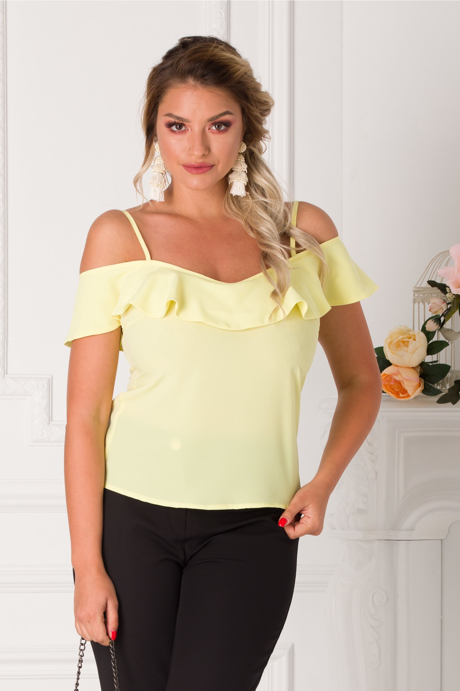 Top ladonna galben cu volan la bust