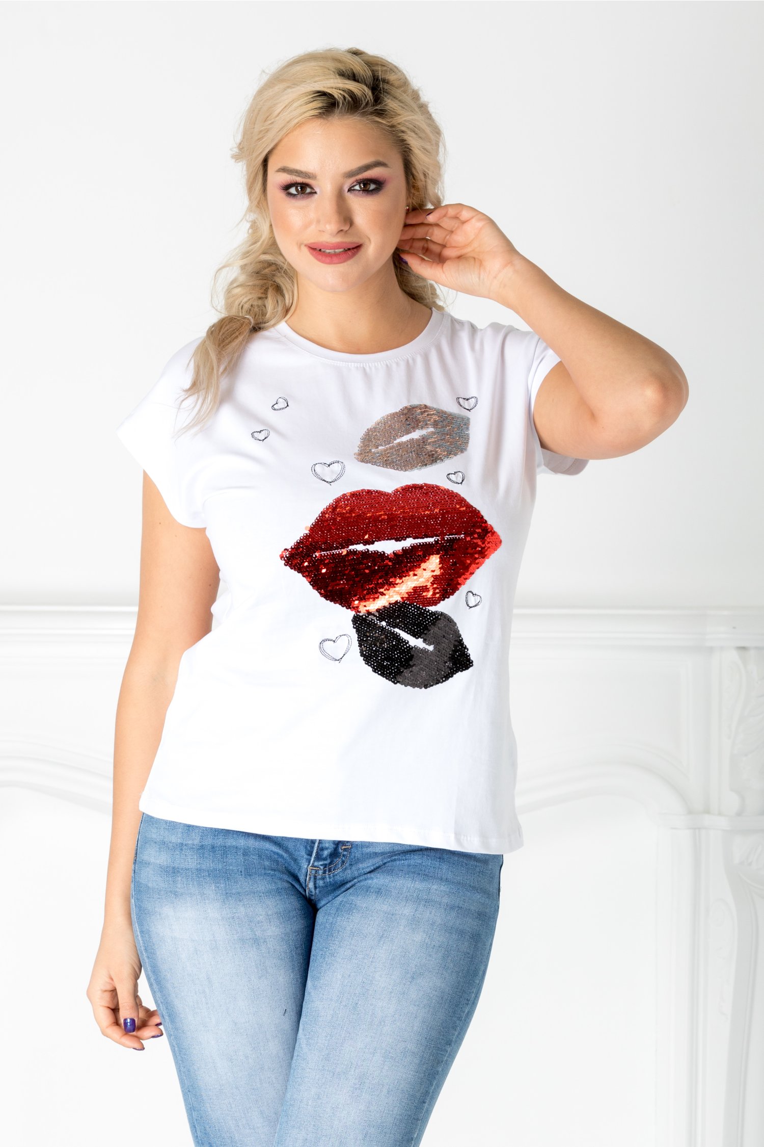 Tricou alb cu buze din paiete