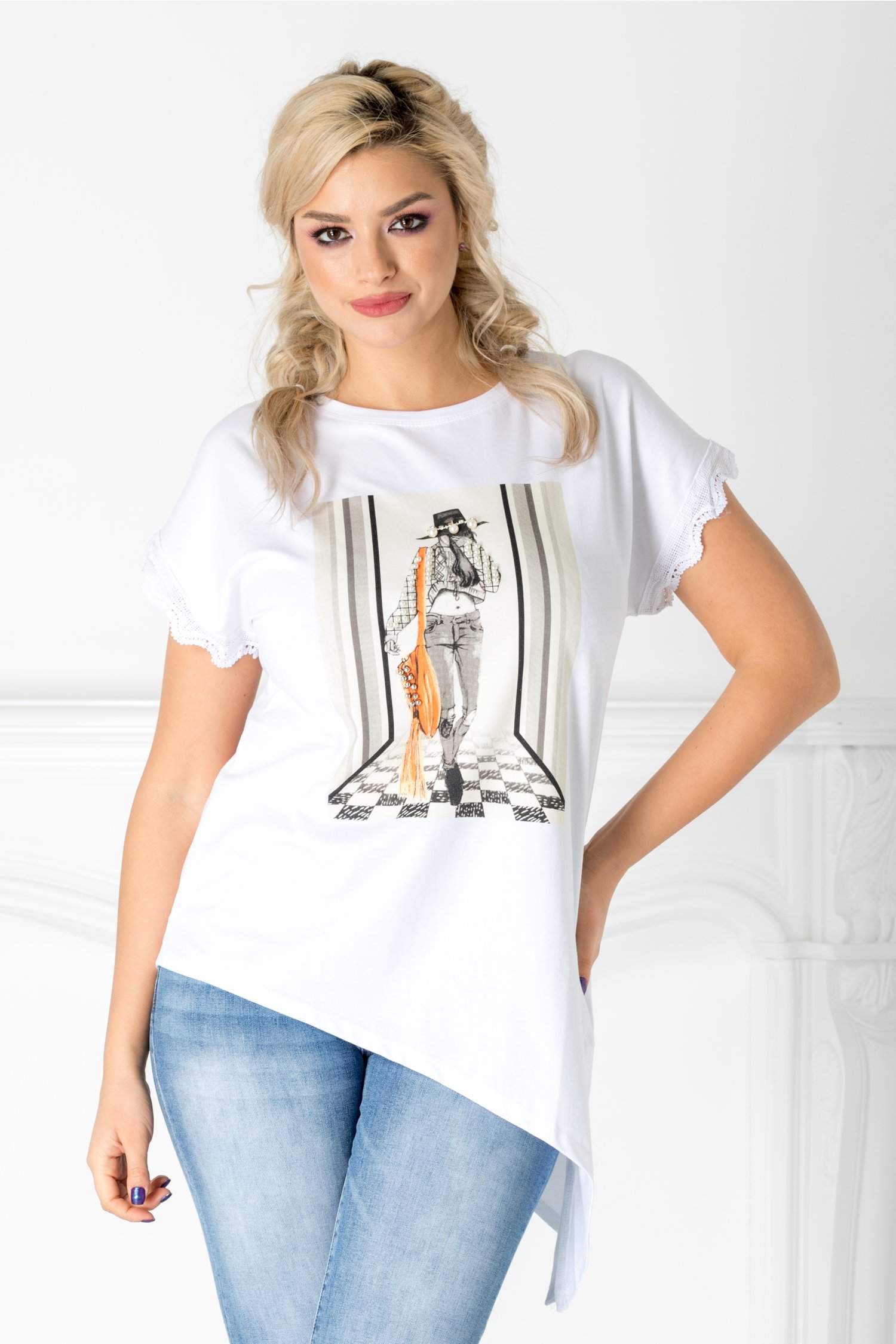 Tricou alb cu imprimeu la bust si dantela la maneci