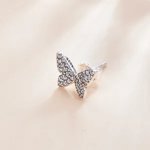 Cребърна обеца Studded Butterfly