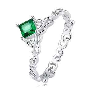 Моят сребърен пръстен със зелена кристална корона