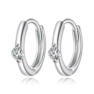 Egyszerű kristály ezüst fülbevaló