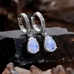 Silver Elegant Moonstone Drop ezüst fülbevaló
