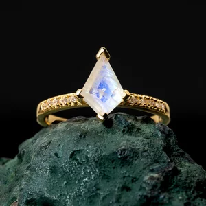 Inel din argint Golden Rhombus Moonstone