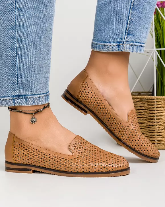 Balerini dama piele naturala maro cu model perforatii florale si talpa joasa MM2024