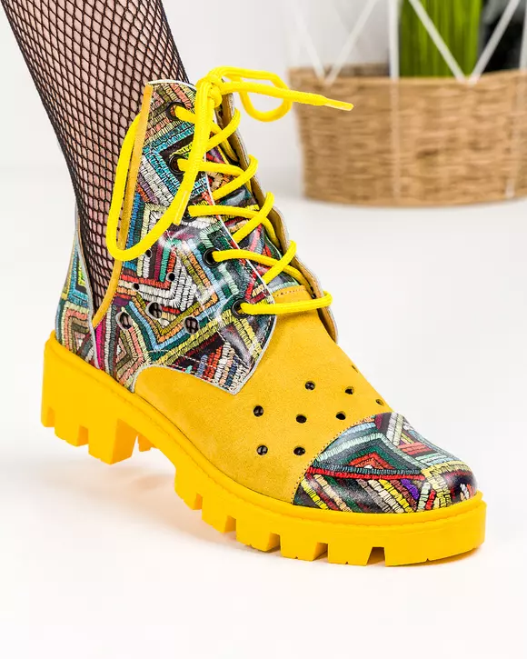 Ghete de vara piele naturala mustar cu imprimeu multicolor si perforatii POL186