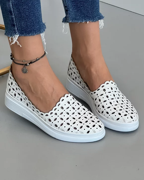 Pantofi Albi Casual De Dama Piele Naturala Perforati AKB02