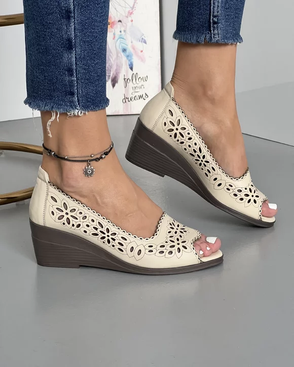 Pantofi Casual Bej Perforati cu Model Floral Din Piele Naturala Decupati AK082