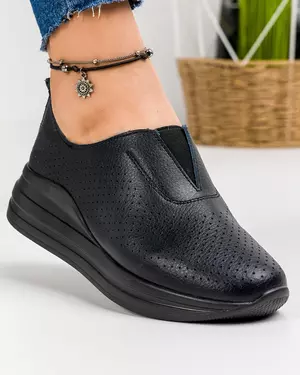 Pantofi casual dama piele naturala negri cu inchidere slip-on si perforatii T-3099