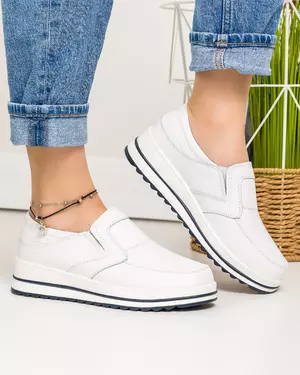 Pantofi casual piele naturala albi cu bleumarin pe talpa si inchidere slip-on JY725