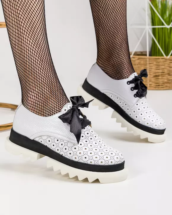 Pantofi casual piele naturala albi cu perforatii geometrice si talpa groasa POL181