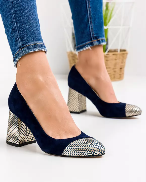 Pantofi eleganti din piele naturala intoarsa cu toc bleumarin si imprimeu auriu WIZ22V